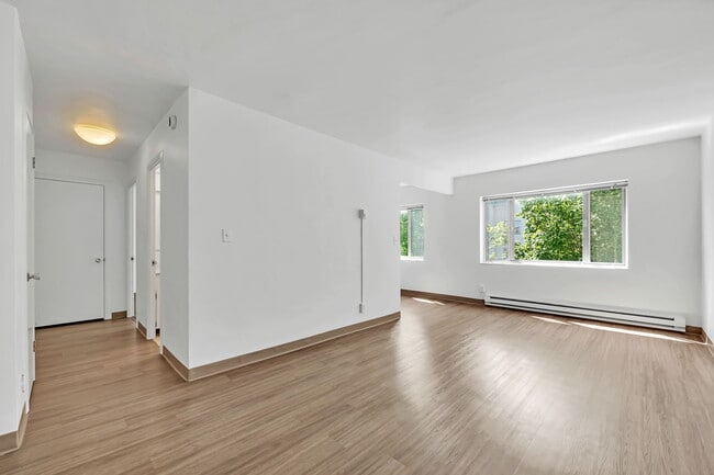 Building Photo - Uptown Arms & Manor