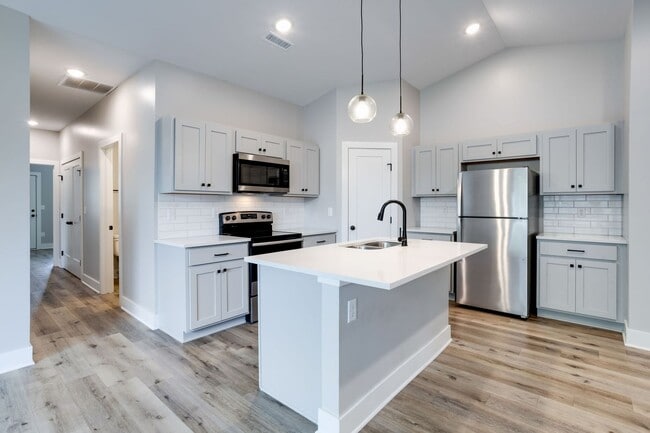 Building Photo - Beautiful Three Bedroom, Two Bathroom