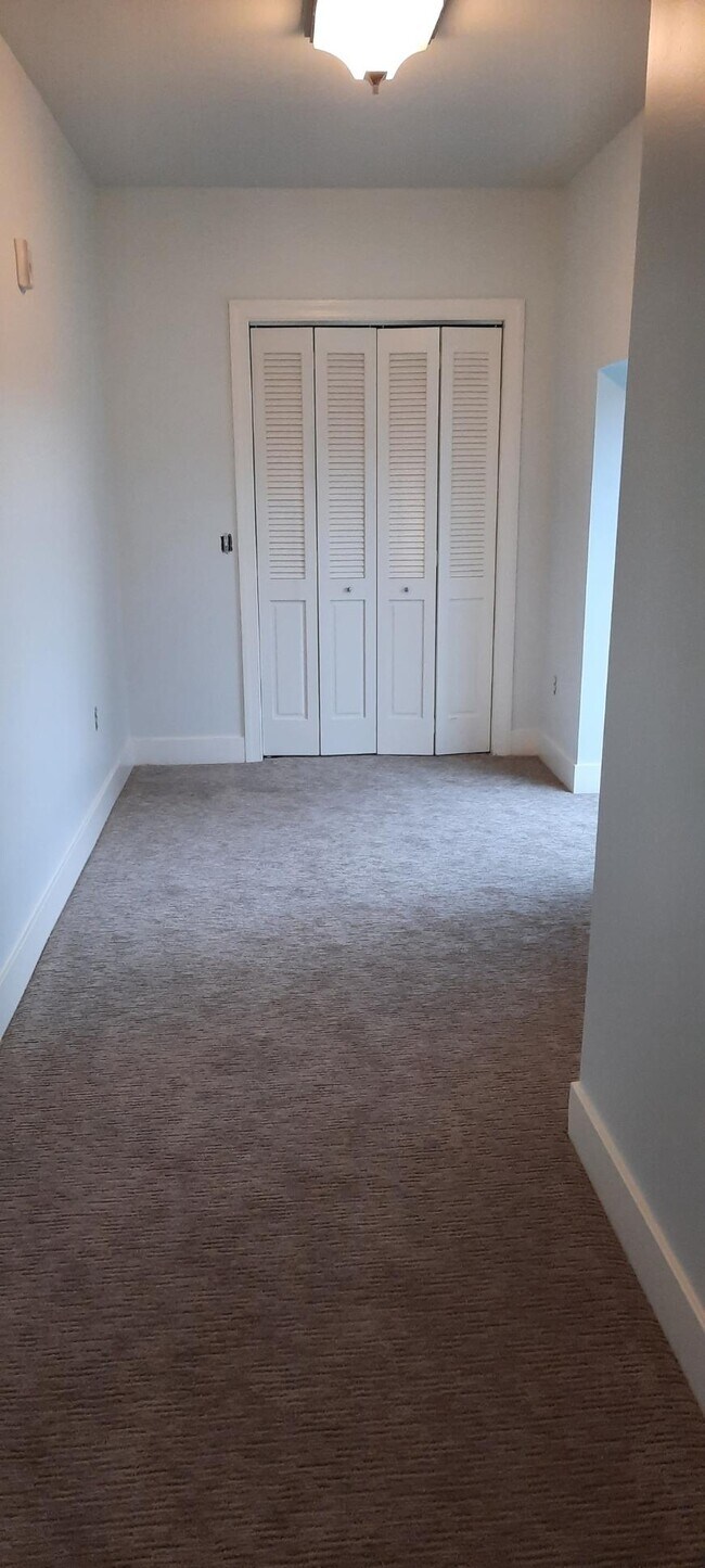 Bedroom with Sitting Area - 231 State St