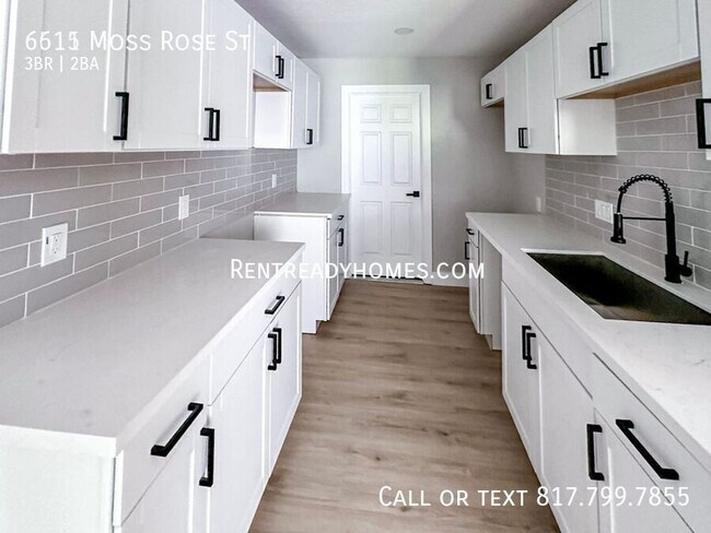 Foto del edificio - 6615 Moss Rose St