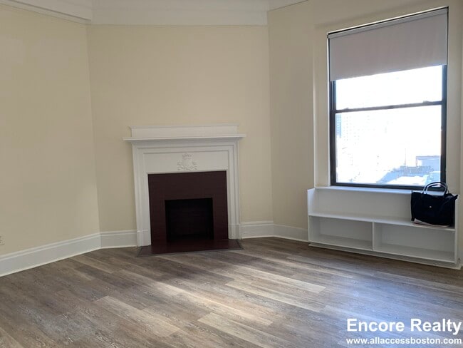Building Photo - 62 Boylston St
