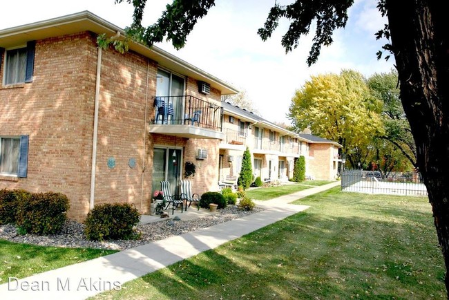 Building Photo - 10000 Morgan Ave S