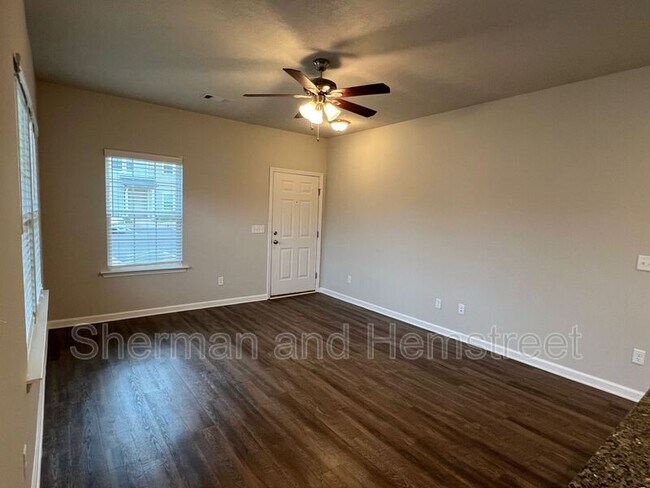 Building Photo - 730 Tarvin Cir