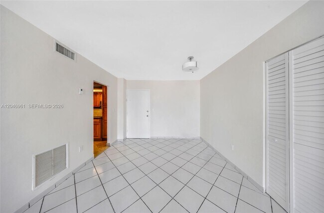 Foto del edificio - 1865 79th Street Causeway