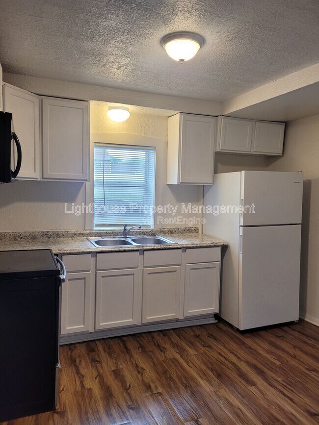 Foto del edificio - 2716 Nichols Rd