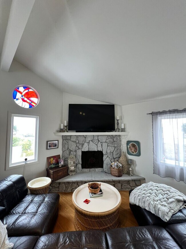 Building Photo - Silver Strand Beach - Furnished two bedroo...
