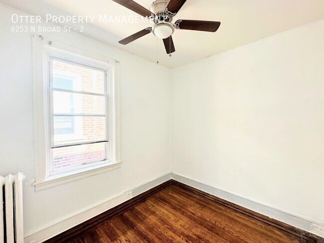 Building Photo - Lovely East Oak Lane 2BR/1BA with Ample St...