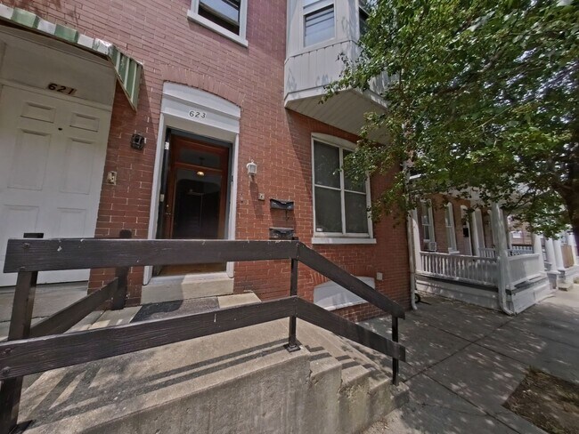 Building Photo - 623 Chestnut St