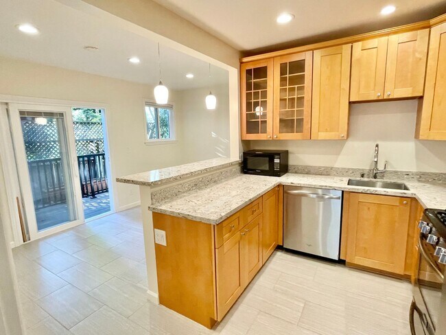 Foto del edificio - 1BR/1BA Remodeled Garden Unit! Charm Galor...