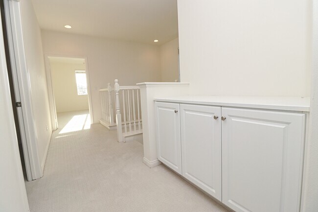 Desván - 8630 Cava Dr