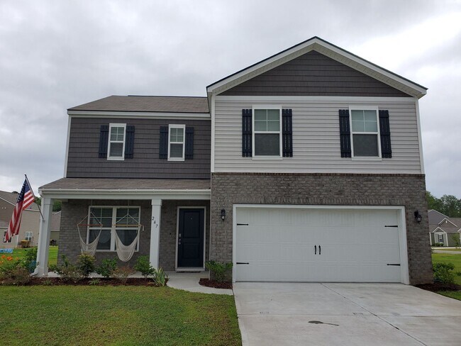 Foto del edificio - Move-In Ready 4 Bedroom with Bonus room in...