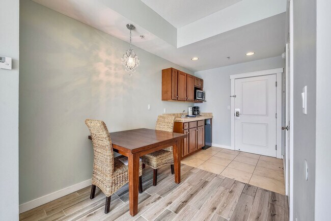 Foto del edificio - 15100 Front Beach Rd