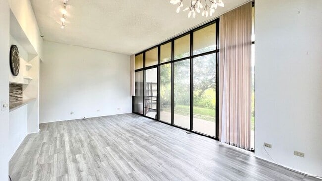 Building Photo - 5333 Likini St