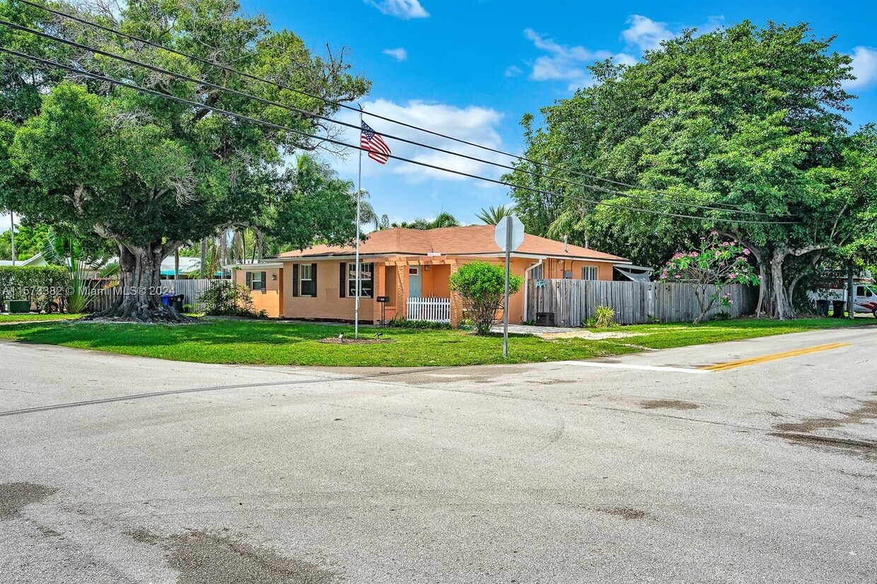 1645 NE 9th Ave Unit West 2, Fort Lauderdale, FL 33305 Room for