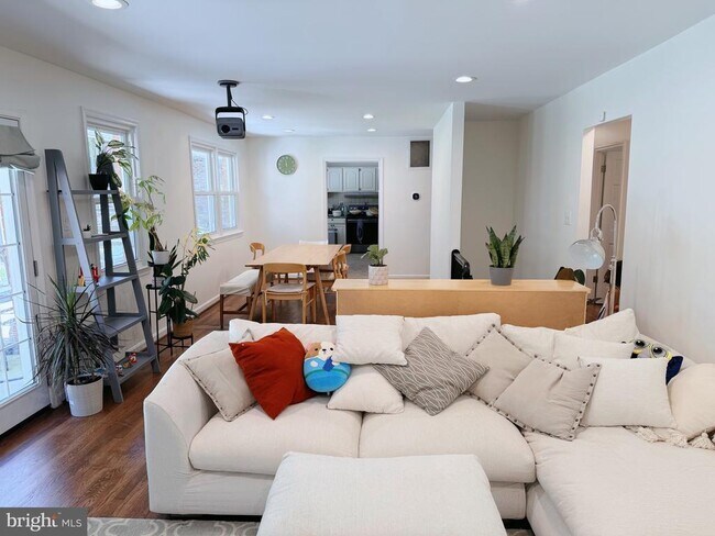 Foto del edificio - 11901 Renwood Ln