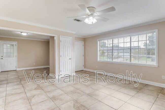 Building Photo - 2164 Baywood Dr