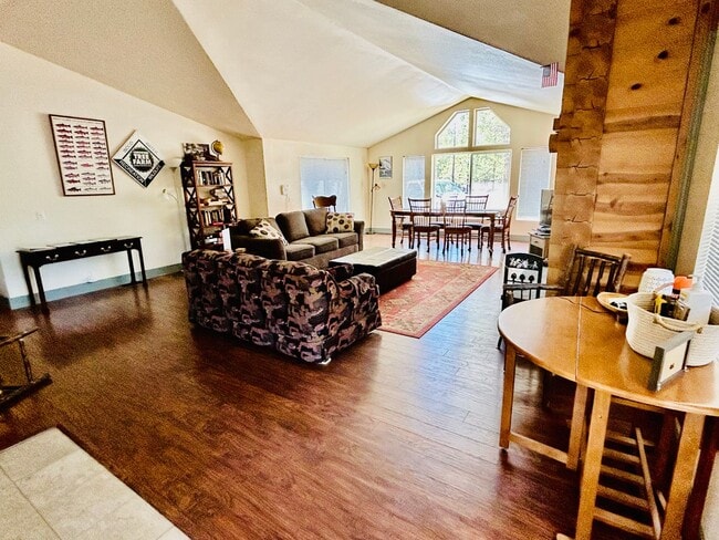 Building Photo - Secluded 2 Bedroom, 2 Bath Home on 40 Acre...