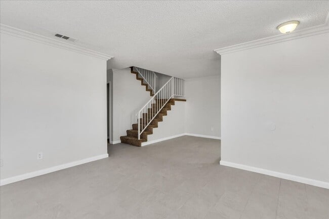 Building Photo - Spacious 2-Bedroom Townhome in Hesperia, CA!