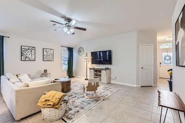 Building Photo - 236 Cinnamon Lp