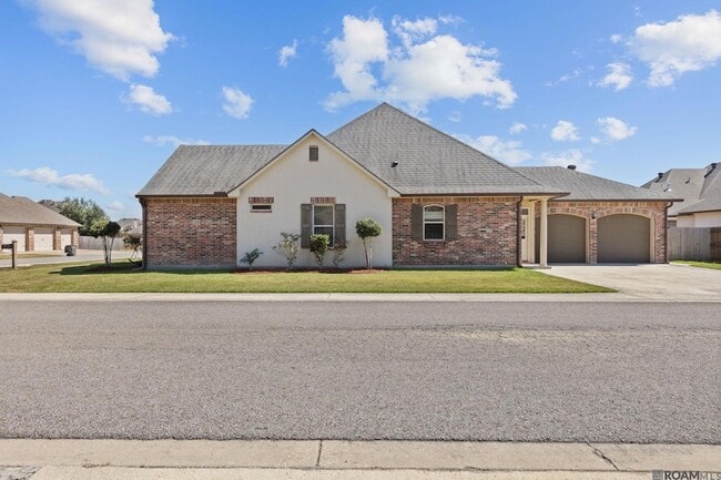 Building Photo - 100 Flora Springs Dr