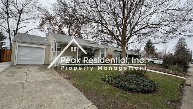 Foto del edificio - Updated East Sac 2bd/1ba House with 1 Car ...