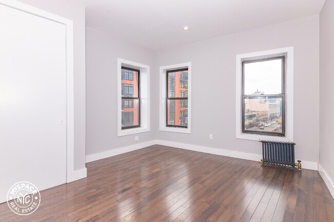 Foto del edificio - 1449 Fulton St