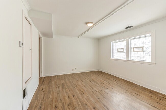 Building Photo - 3501 N Albany Ave