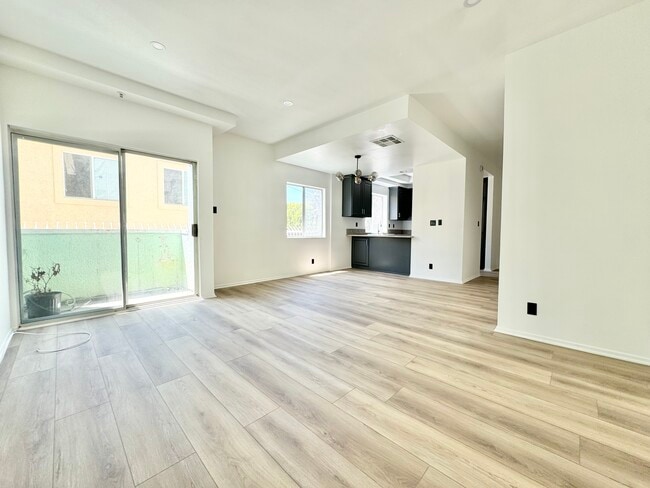Building Photo - 2109 Crenshaw Blvd