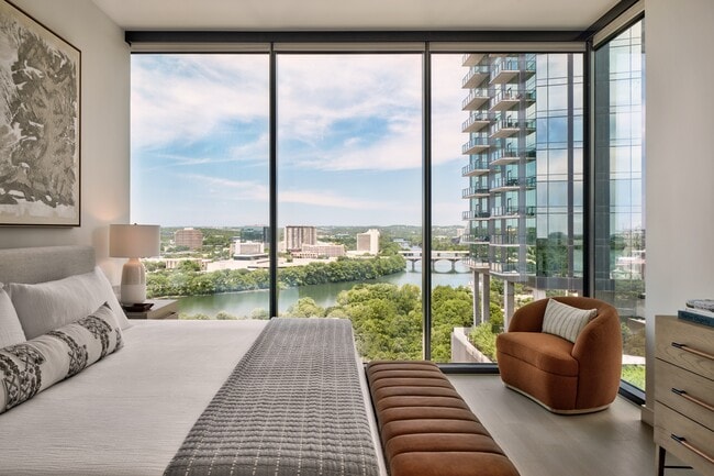 Building Photo - 700 River