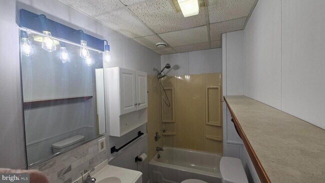 Building Photo - 117 S Warren St