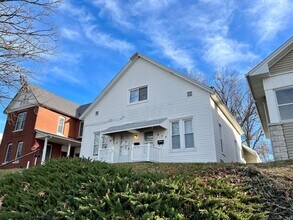 Building Photo - 813-815-815 S 14th St