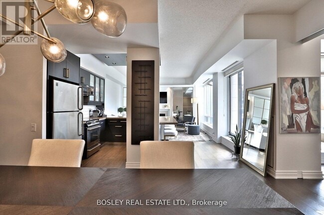 Building Photo - 500-2500 Queens Quay W