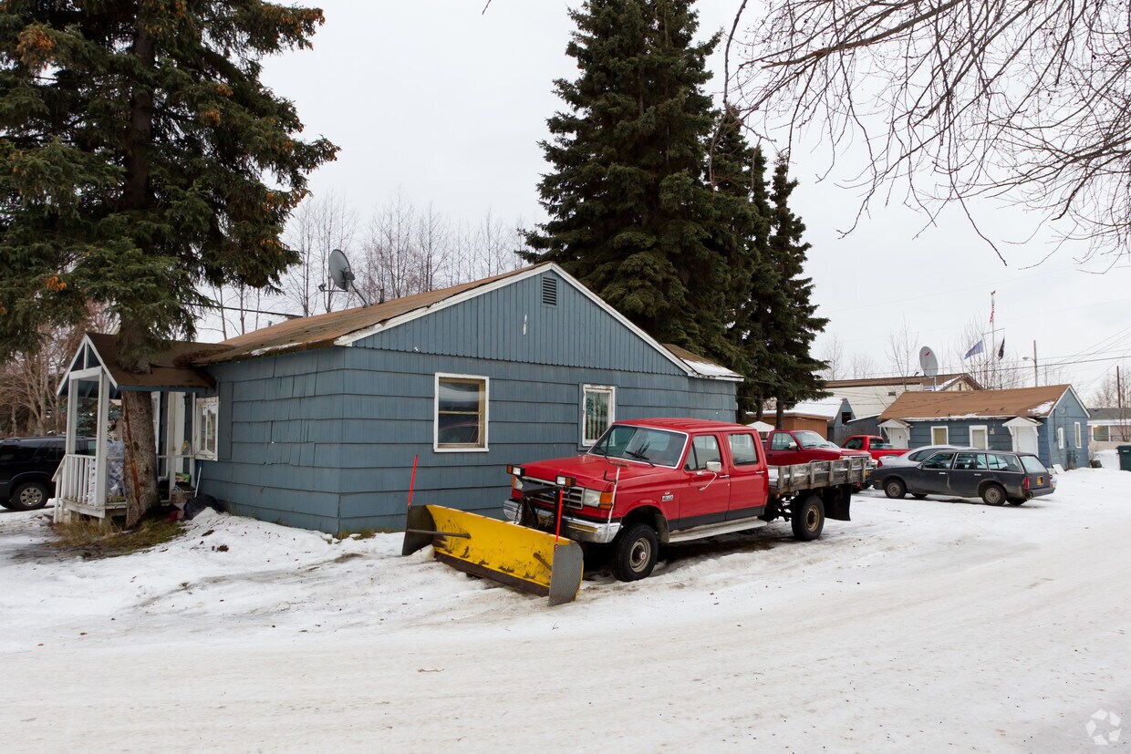 Building Photo - 1104 W 33rd Ave