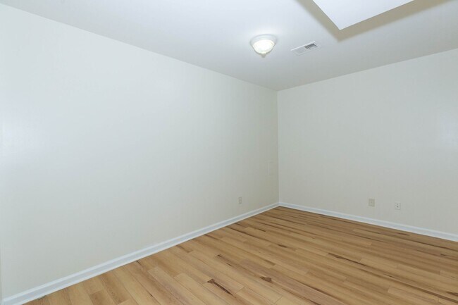 Foto del edificio - 3 Bed/2 Full,2 Half Bath Townhome in Marti...