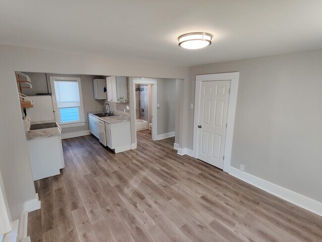 Kitchen - 830 Putnam St