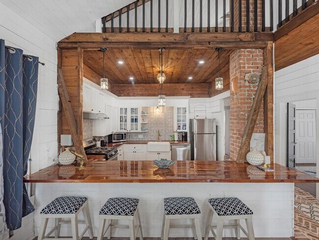 Building Photo - 3310 Avenue Q