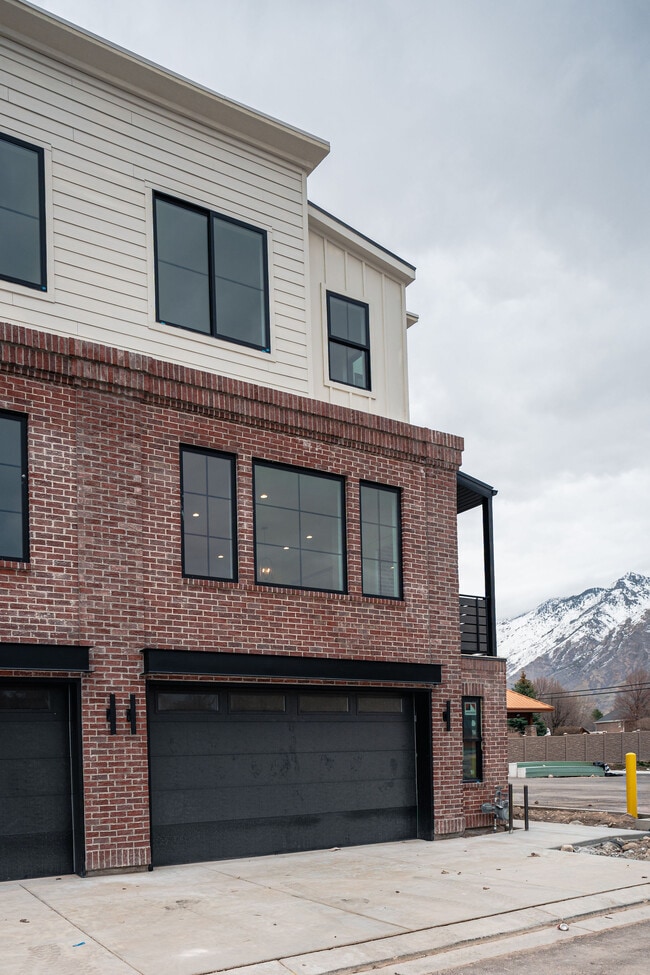 Building Photo - 5342 W Dosh Ln