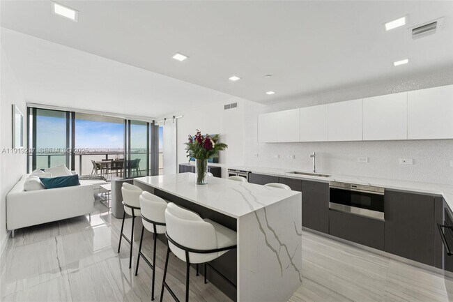 Foto del edificio - 3131 NE 7th Ave