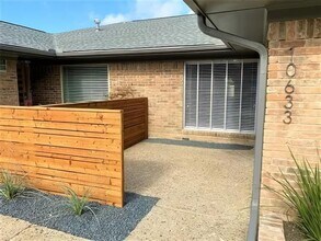 Building Photo - 10633 Sandpiper Ln