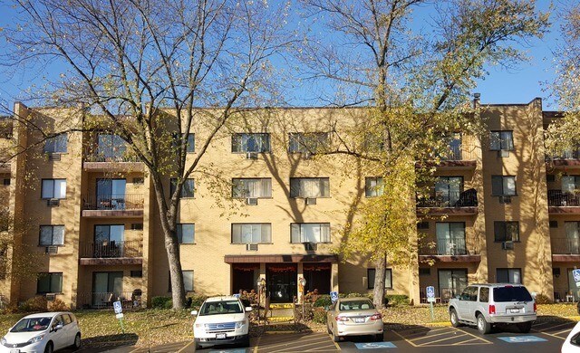 Primary Photo - 6670 S Brainard Ave