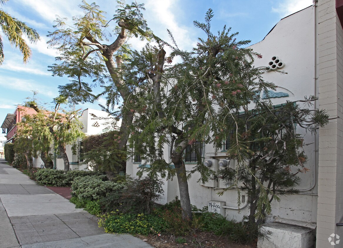 Primary Photo - 1949 5th Ave