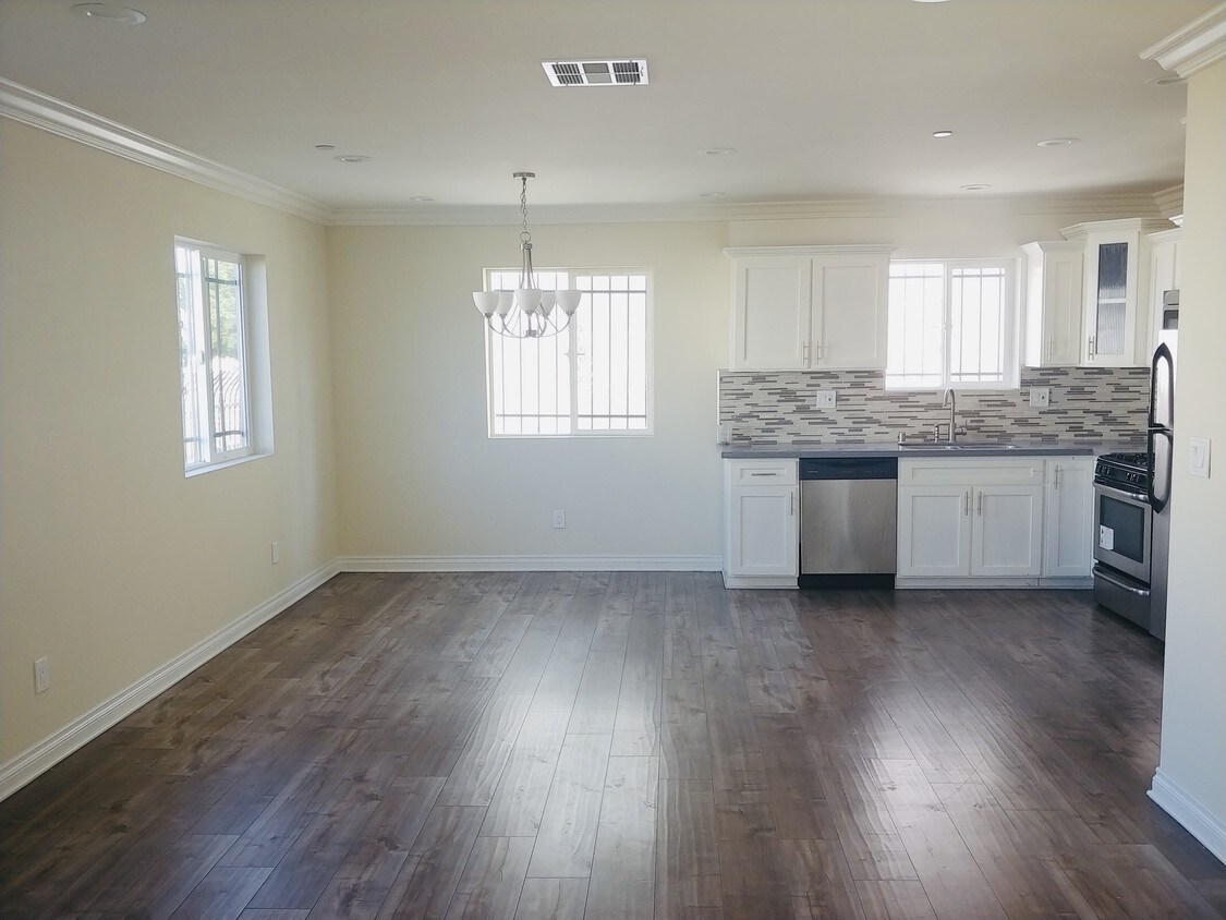 Foto principal - 12502 Wilmington Ave