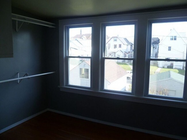 Building Photo - 2214 S Allis Street - 2 Bedroom Bayview Upper