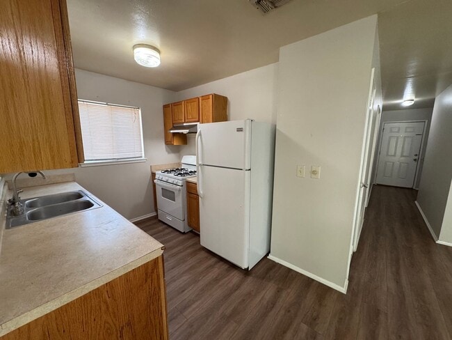 Building Photo - NICE 3 BR HOME W/ EASY ACCESS TO FT. SAM, ...