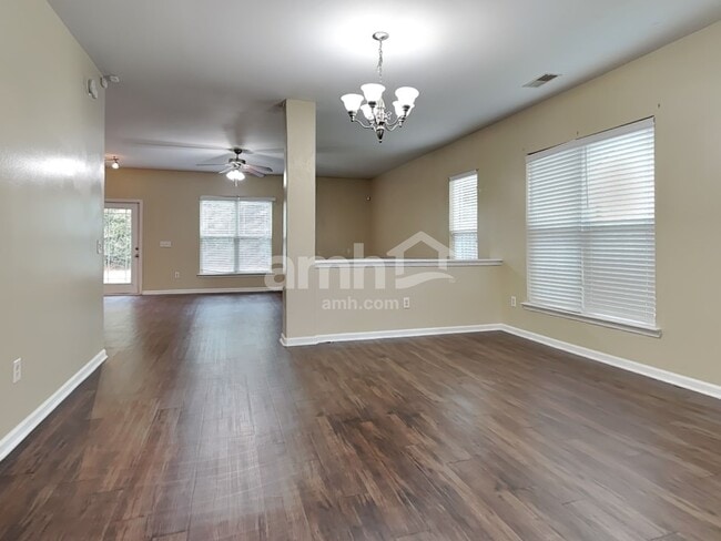 Foto del edificio - 137 Lake House Rd