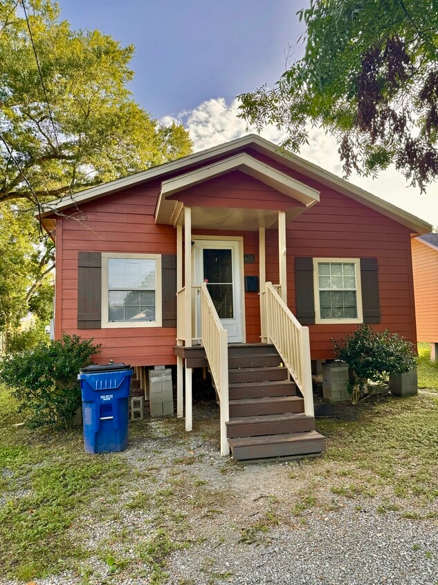 Primary Photo - 405 E Spruce St