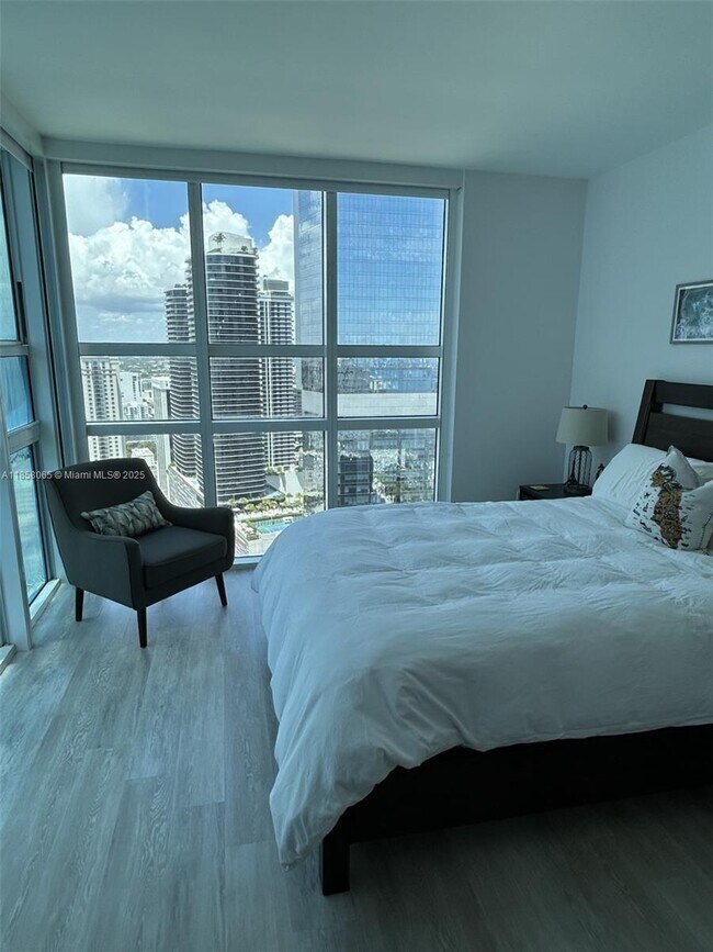 Foto del edificio - 950 Brickell Bay Dr