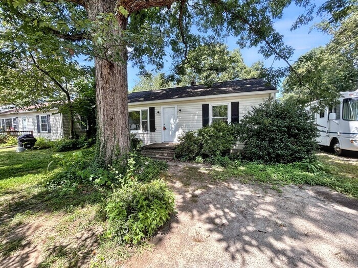 Primary Photo - 111 Early St