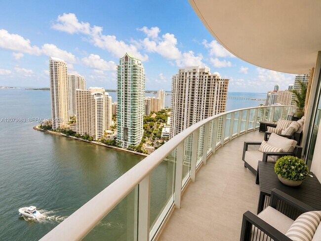 Foto del edificio - 300 S Biscayne Blvd