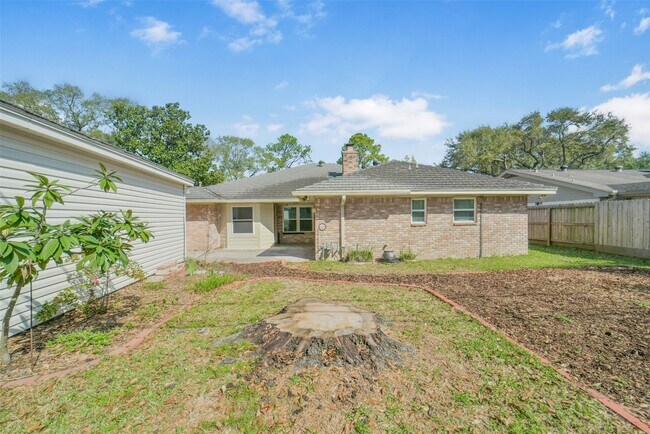 Foto del edificio - 8415 Braesdale Ln